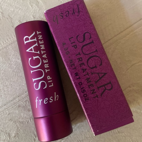 Fresh Sugar Lip Balm Lipgloss Treatment in Sugar Berry BNIB - Picture 4 of 16